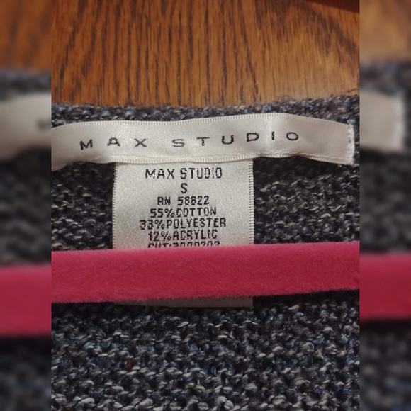 Cozy grey sweater with blue accent lines - Picture 5 of 5